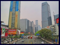 Tianhe Road towards the skyscrapers of Tianhe's CBD.